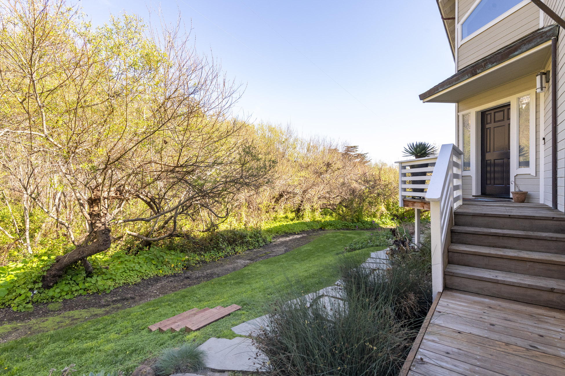 548 Hermosa Ave