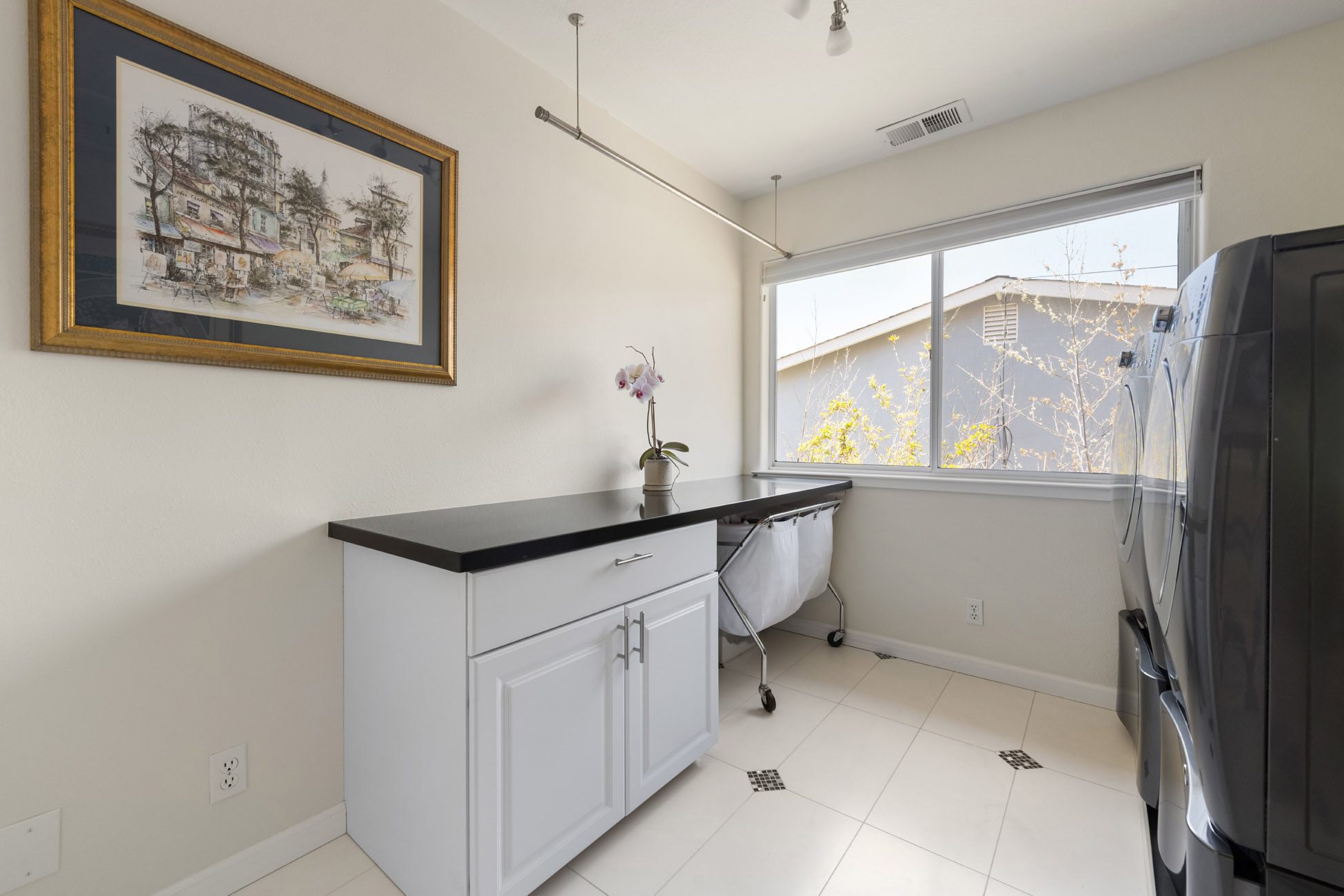 548 Hermosa Ave