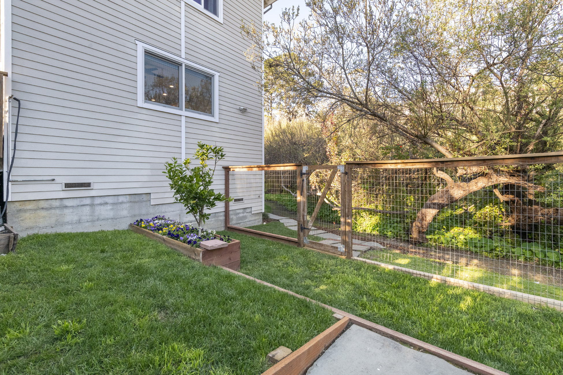 548 Hermosa Ave